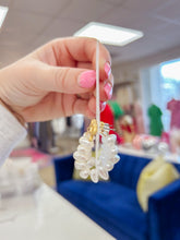 Load image into Gallery viewer, Bow &amp; Pearl Earring
