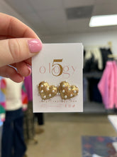 Load image into Gallery viewer, Pearl Deco Heart Stud
