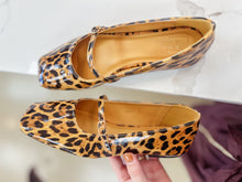 Load image into Gallery viewer, Blaire Flat - Leopard

