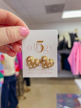 Load image into Gallery viewer, Pearl Deco Heart Stud
