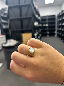 Classic Shell Stone Ring