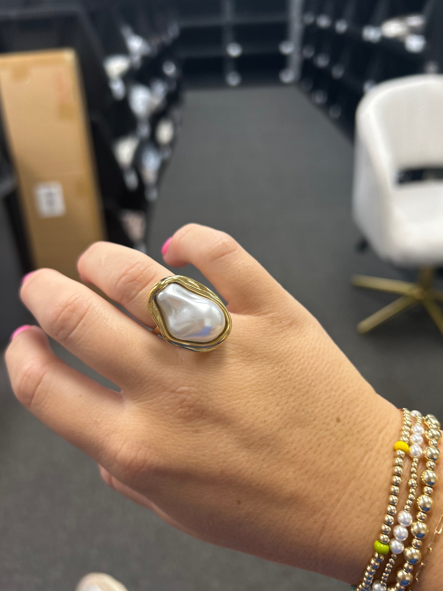 Classis Pearl Round Ring