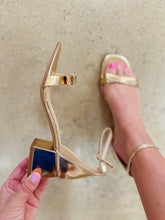 Load image into Gallery viewer, Lanita Bow Heel
