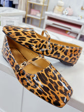 Load image into Gallery viewer, Blaire Flat - Leopard
