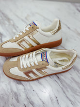 Load image into Gallery viewer, Back70 Sneaker Beige
