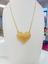 Load image into Gallery viewer, Pearl Queen Heart Necklace
