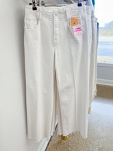 Load image into Gallery viewer, Heidi Jeans
