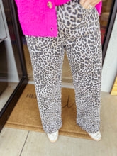 Load image into Gallery viewer, Leopard Mica Denim Jeans
