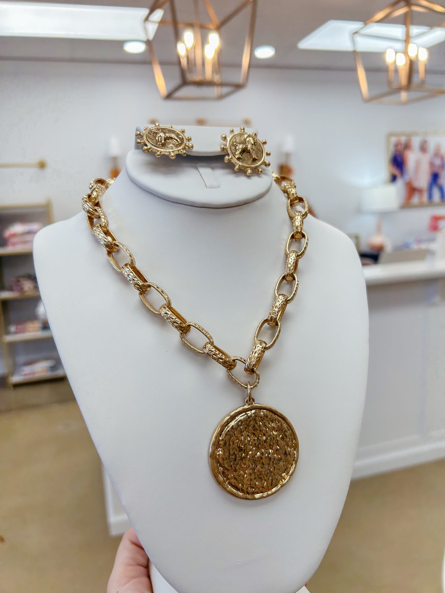 Vintage Gold Round Pendant Necklace